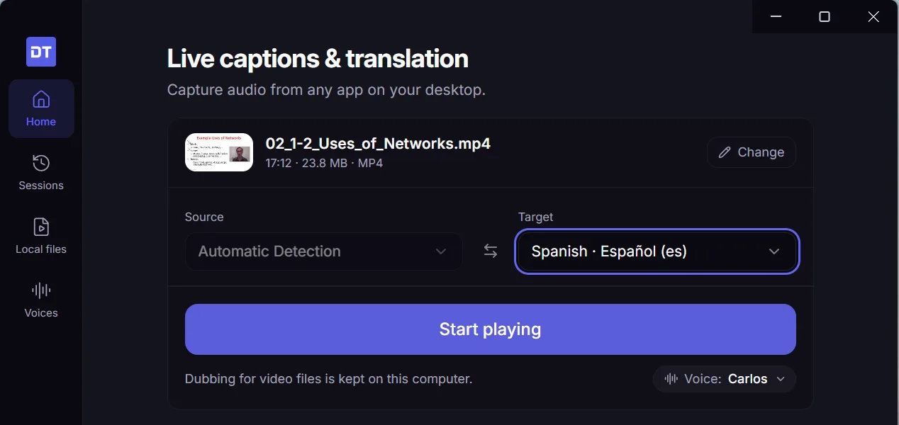 Pantalla Home de la aplicación de escritorio de DubTab con el archivo 02_1-2_Uses_of_Networks.mp4 cargado (17:12, 23.8 MB, MP4) y un botón Change, Source en Automatic Detection y en gris, Target en Spanish, un botón Start playing, la línea Dubbing for video files is kept on this computer y Voice: Carlos.